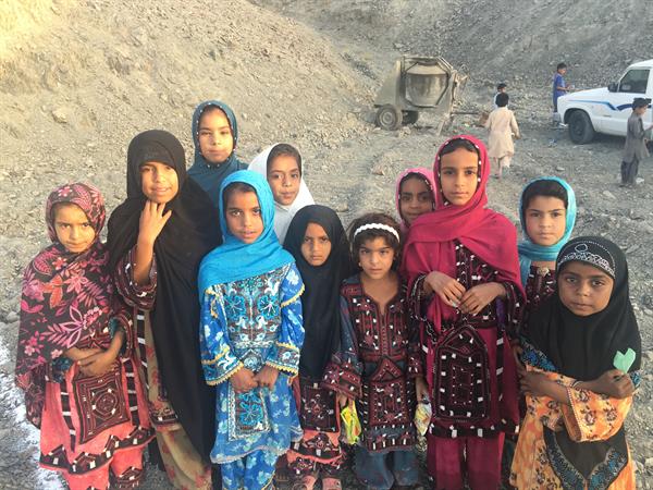 کلنگ زنی دبستان روستاى کوفیزا،شهرستان راسک،سیستان و بلوچستان