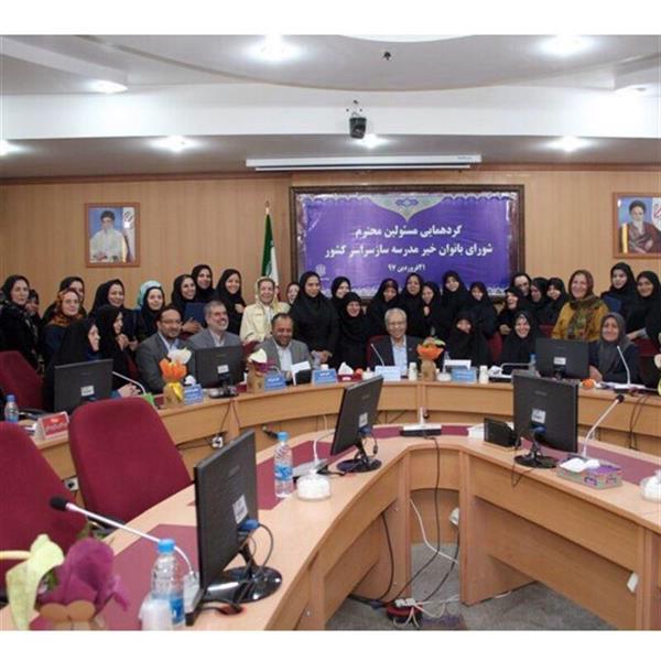 ۵۰۰۰ از ٢٨٠٠٠خیر مدرسه ساز در ایران را بانوان تشکیل مى دهند.