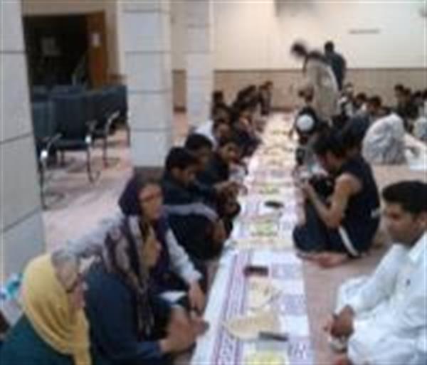 یک لقمه معرفت ، روز  ۱۴تیرماه اعضای انجمن حامی، میهمان سفره پر برکت افطار بچه های سراوان بودند.