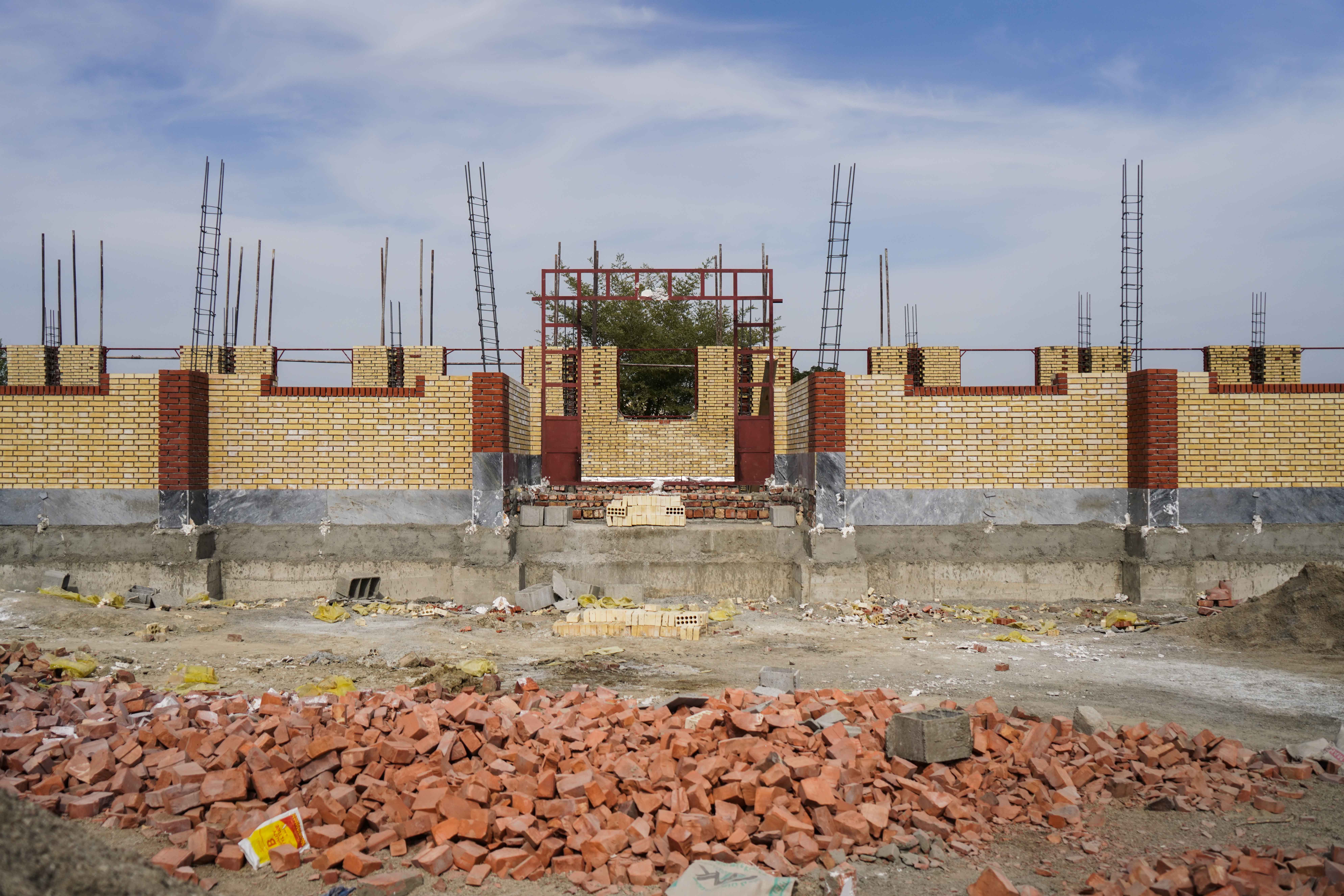 عملیات ساخت مدرسه‌ی زکریا بشیره