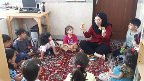 آموزش کودکان با بازی در کتابخانه‌ی حامی ـ رشد ۱۳